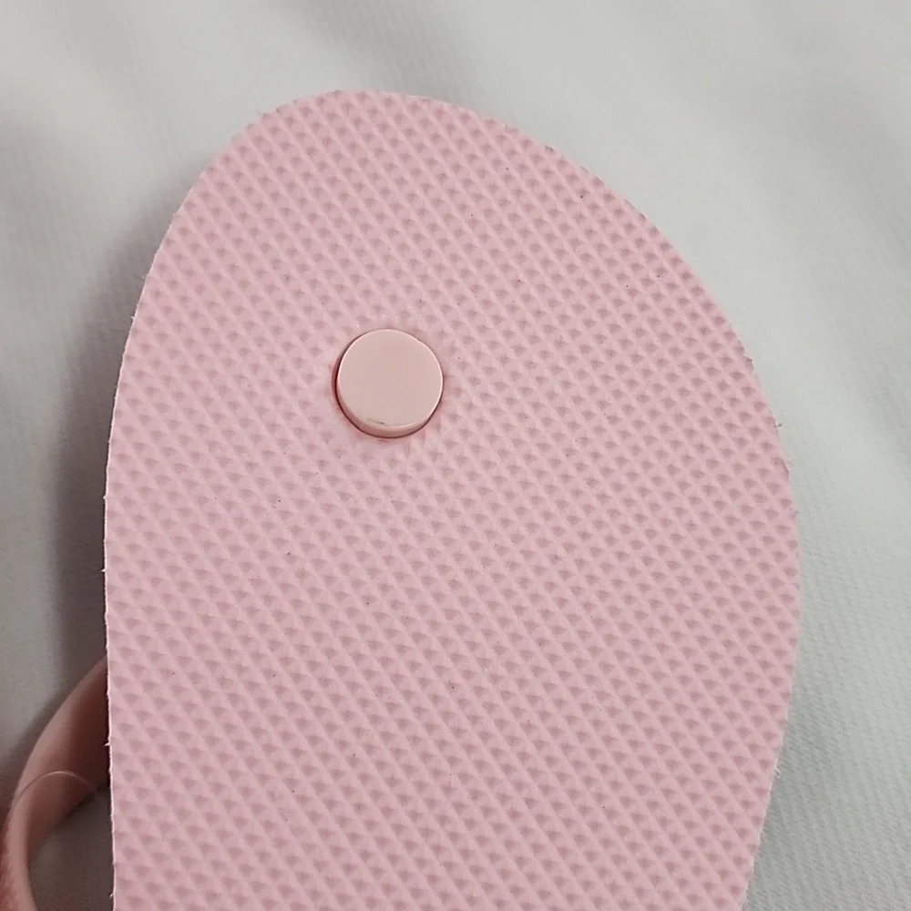 Old Navy Flip flops Size: 3-4